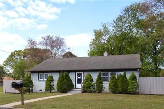 16 Lakeview DR, Newport News, VA 23602