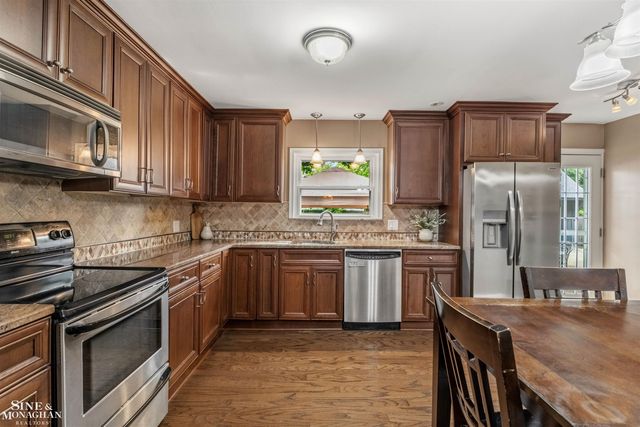 586 University Place, Grosse Pointe, MI 48230