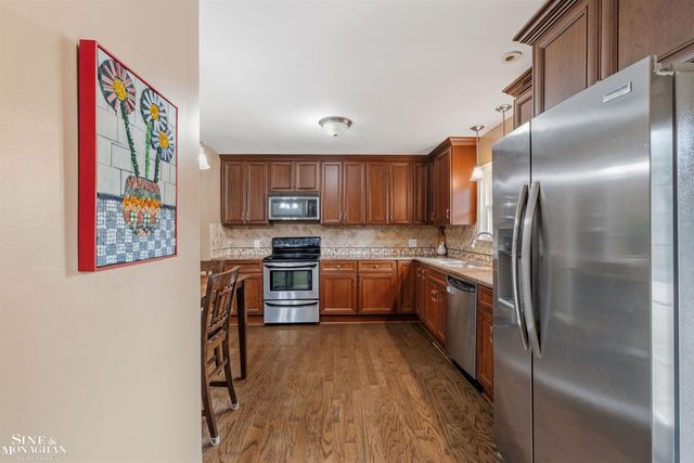 586 University Place, Grosse Pointe, MI 48230
