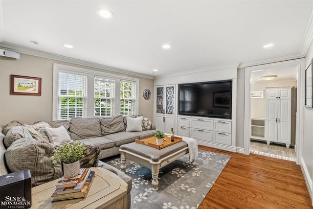 586 University Place, Grosse Pointe, MI 48230