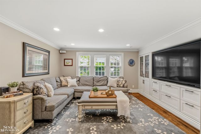 586 University Place, Grosse Pointe, MI 48230