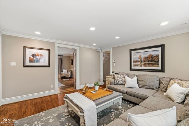 586 University Place, Grosse Pointe, MI 48230