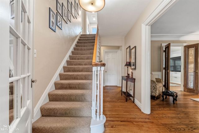 586 University Place, Grosse Pointe, MI 48230
