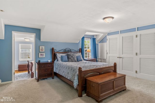 586 University Place, Grosse Pointe, MI 48230
