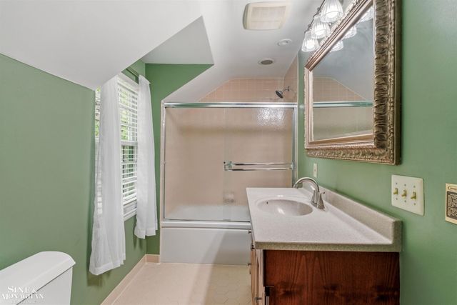 586 University Place, Grosse Pointe, MI 48230