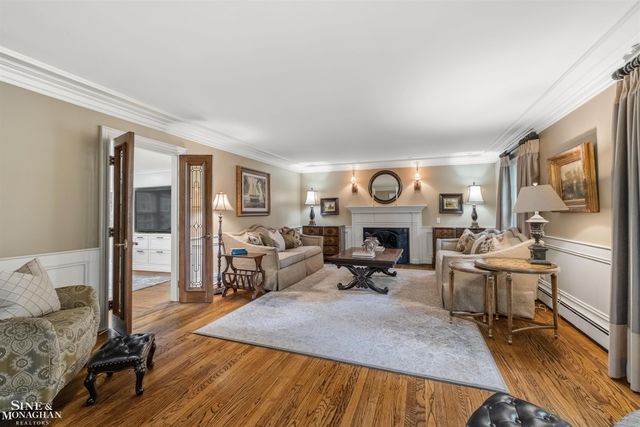586 University Place, Grosse Pointe, MI 48230
