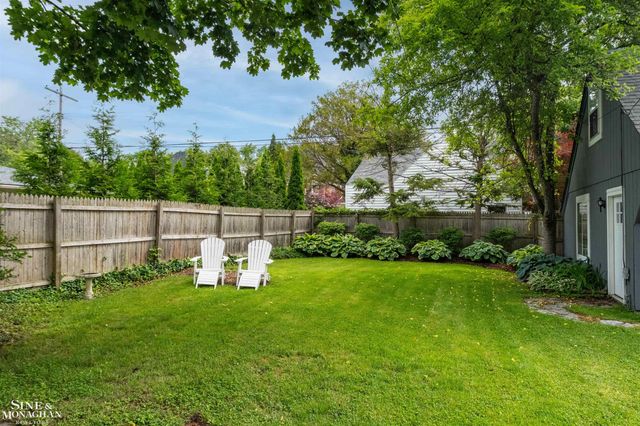 586 University Place, Grosse Pointe, MI 48230