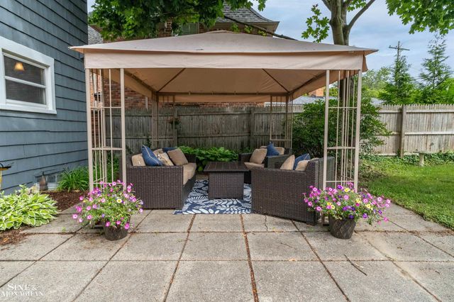 586 University Place, Grosse Pointe, MI 48230