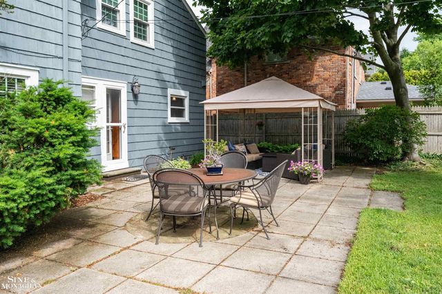 586 University Place, Grosse Pointe, MI 48230