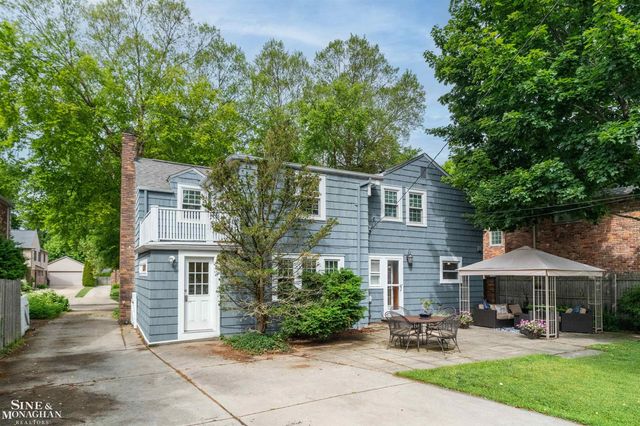 586 University Place, Grosse Pointe, MI 48230