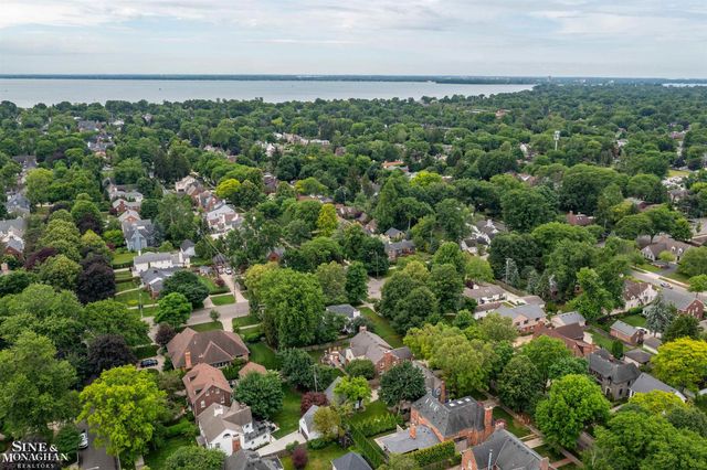 586 University Place, Grosse Pointe, MI 48230
