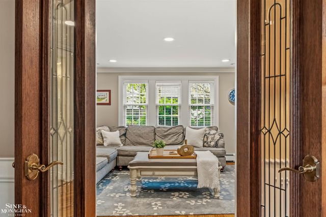 586 University Place, Grosse Pointe, MI 48230