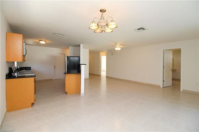 615 108th AVE N, Naples, FL 34108