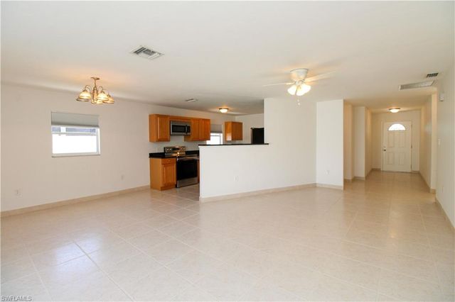 615 108th AVE N, Naples, FL 34108