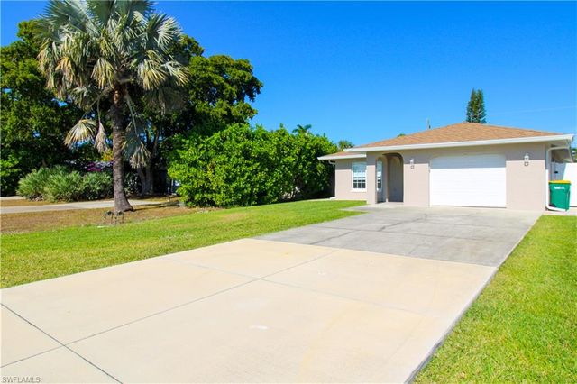 615 108th AVE N, Naples, FL 34108