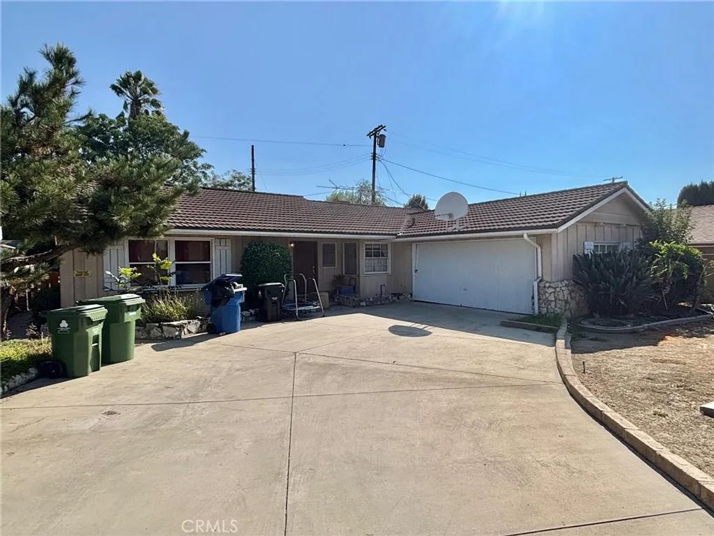 14930 Leadwell Street, Van Nuys, CA 91405