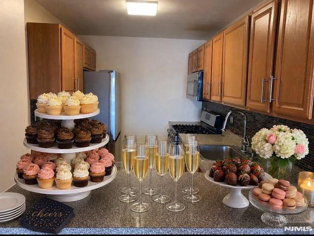 1203 River Road 14C, Edgewater, NJ 07020
