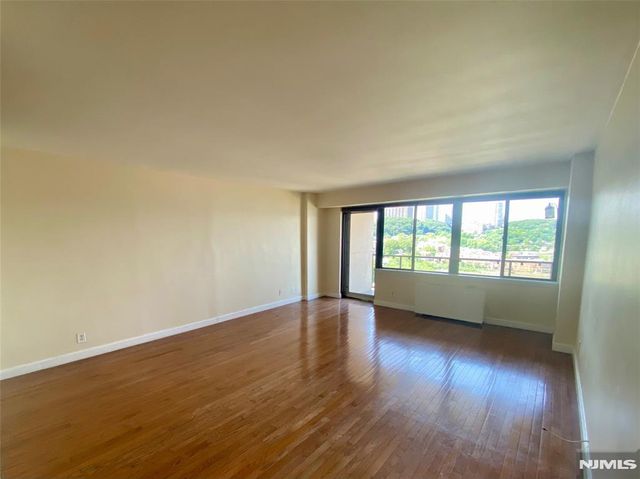 1203 River Road 14C, Edgewater, NJ 07020