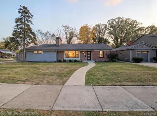 2456 Maplewood Avenue, Royal Oak, MI 48073