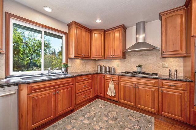 8536 Kenneth Creek Ln, Fair Oaks, CA 95628