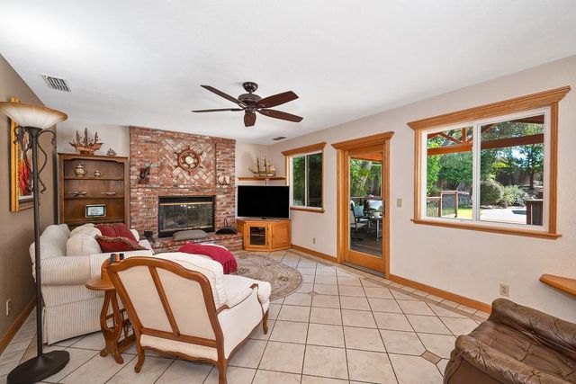 8536 Kenneth Creek Ln, Fair Oaks, CA 95628