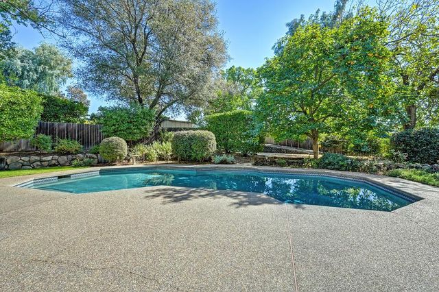 8536 Kenneth Creek Ln, Fair Oaks, CA 95628