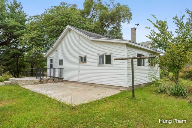 1569 S Sheridan Road, Stanton, MI 48888