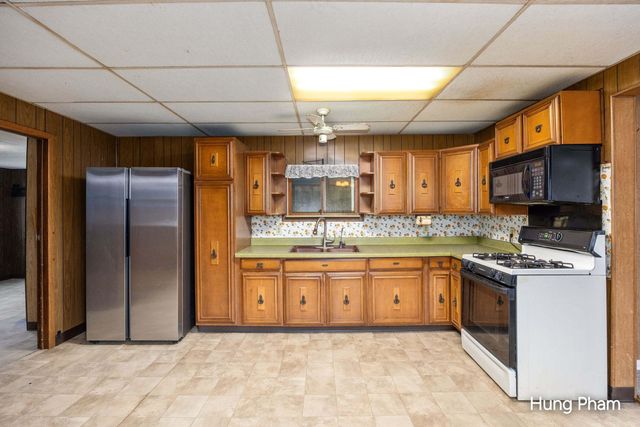 1569 S Sheridan Road, Stanton, MI 48888