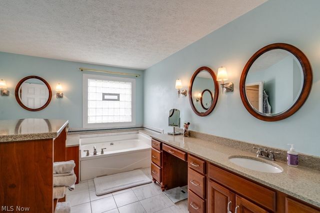 325 Fieldcrest Drive, Fairlawn, OH 44333