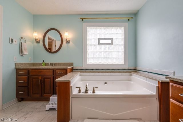 325 Fieldcrest Drive, Fairlawn, OH 44333