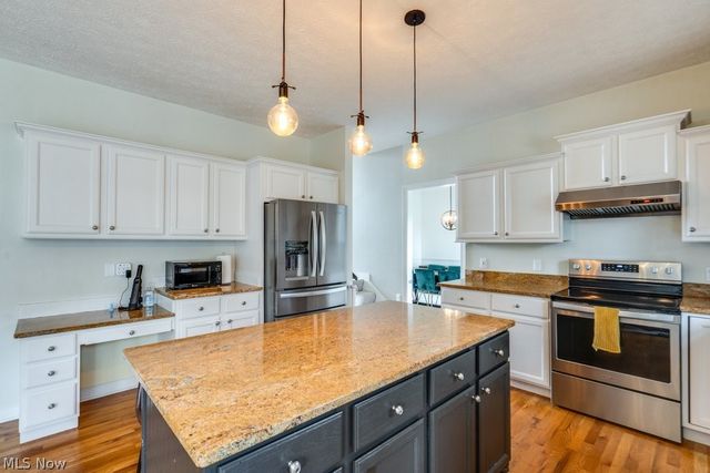 325 Fieldcrest Drive, Fairlawn, OH 44333