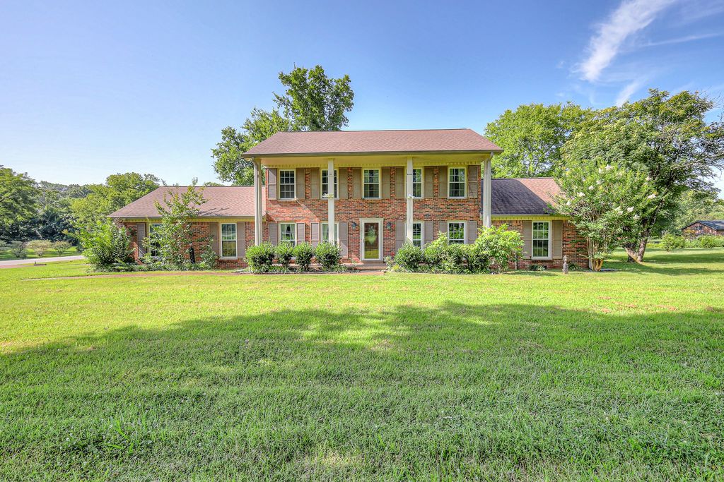 2010 Hartland Rd, Franklin, TN 37069