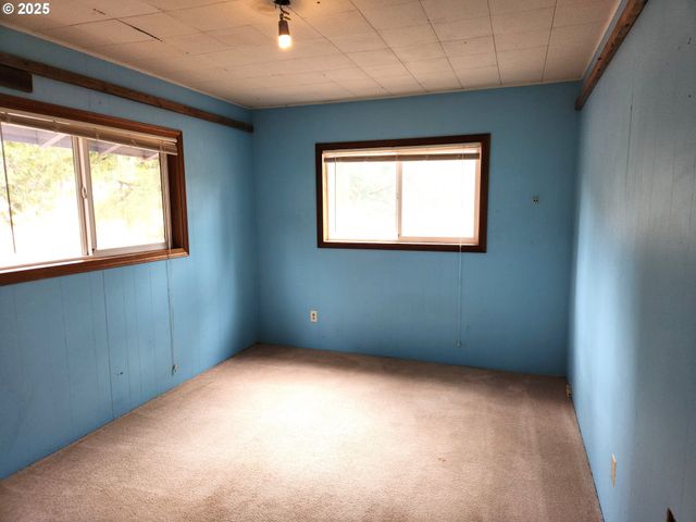 81029 LOST CREEK Rd, Dexter, OR 97431