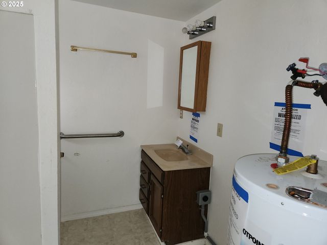 81029 LOST CREEK Rd, Dexter, OR 97431