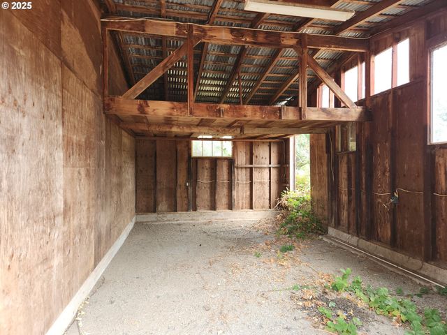 81029 LOST CREEK Rd, Dexter, OR 97431