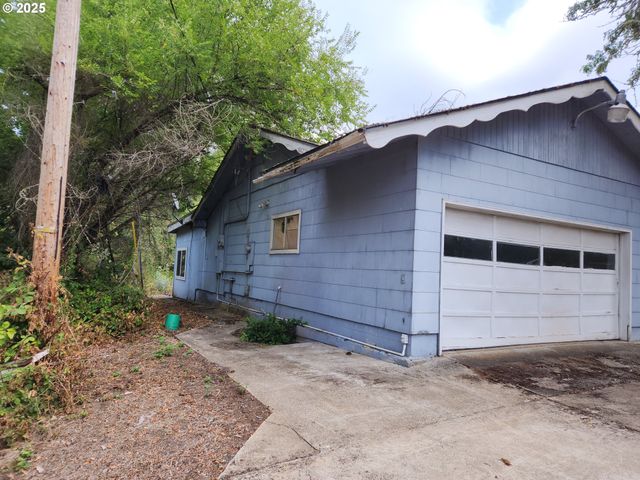 81029 LOST CREEK Rd, Dexter, OR 97431