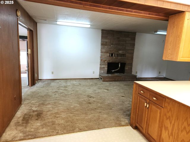 81029 LOST CREEK Rd, Dexter, OR 97431