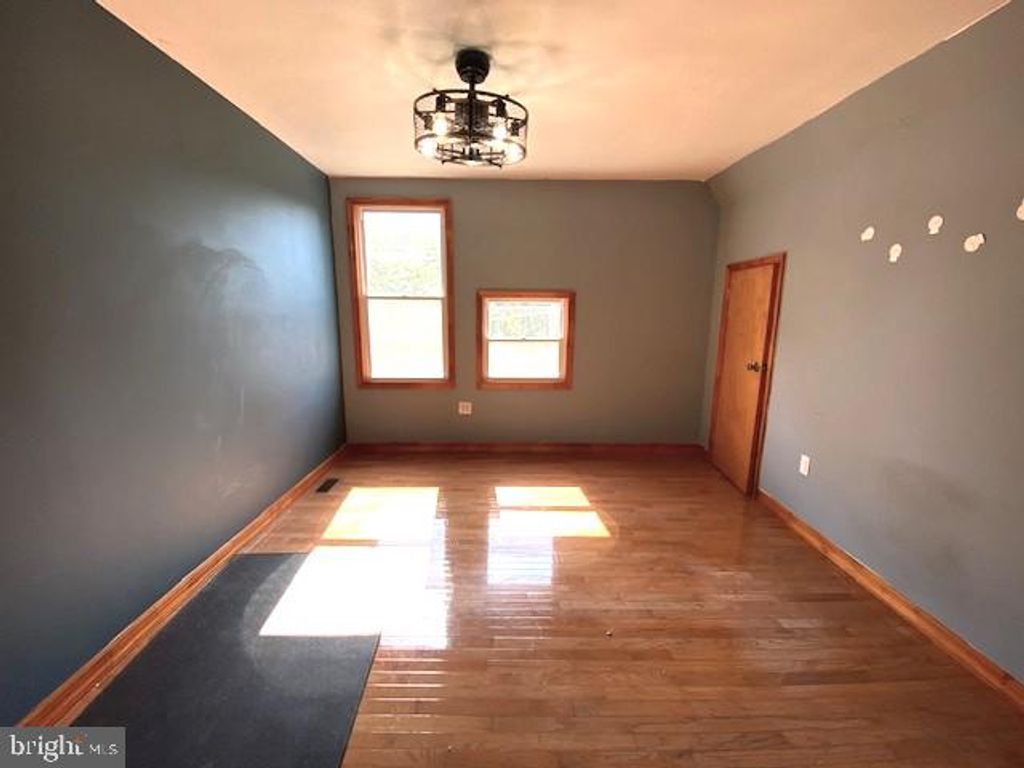 37 W UPSAL ST, Philadelphia, PA 19119