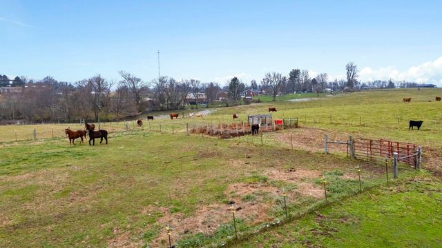 733 Richmond Rd Loop 1, Lancaster, KY 40444