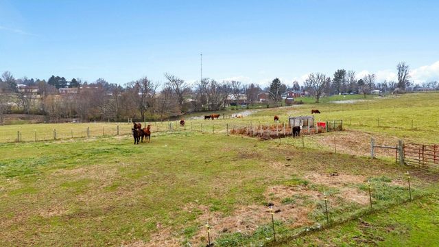 733 Richmond Rd Loop 1, Lancaster, KY 40444