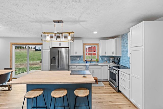 733 Richmond Rd Loop 1, Lancaster, KY 40444