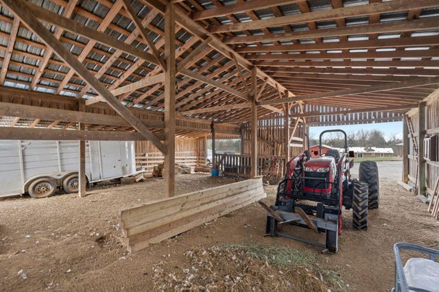 733 Richmond Rd Loop 1, Lancaster, KY 40444