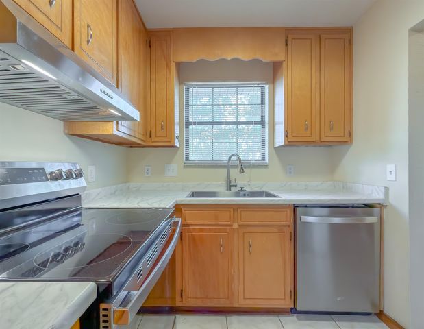 1104 Greentree Ct Apt L, Tallahassee, FL 32304