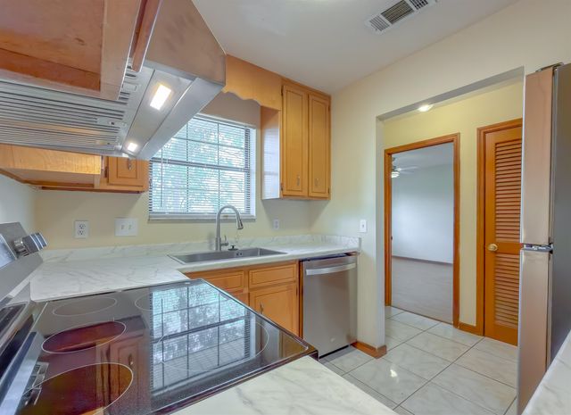 1104 Greentree Ct Apt L, Tallahassee, FL 32304