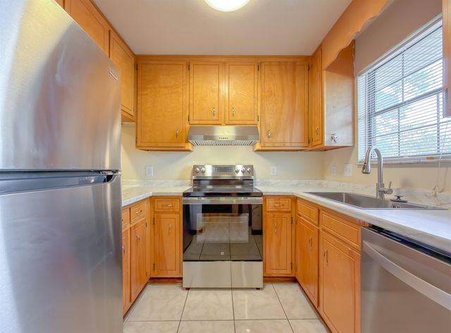 1104 Greentree Ct Apt L, Tallahassee, FL 32304