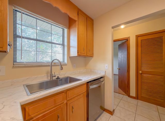 1104 Greentree Ct Apt L, Tallahassee, FL 32304