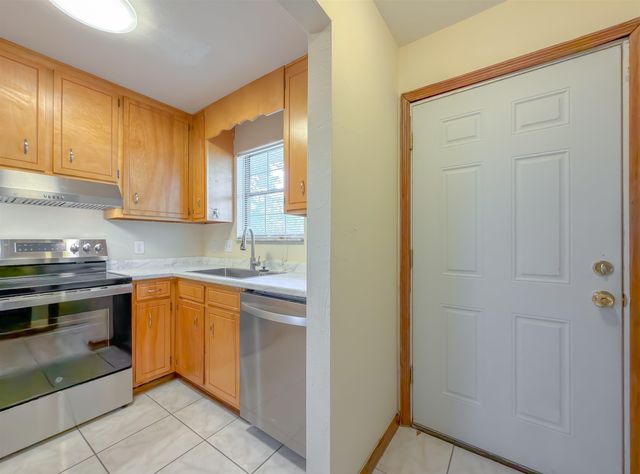 1104 Greentree Ct Apt L, Tallahassee, FL 32304