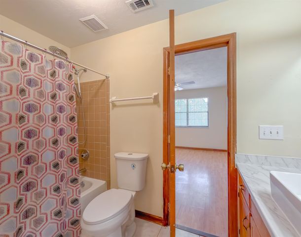 1104 Greentree Ct Apt L, Tallahassee, FL 32304