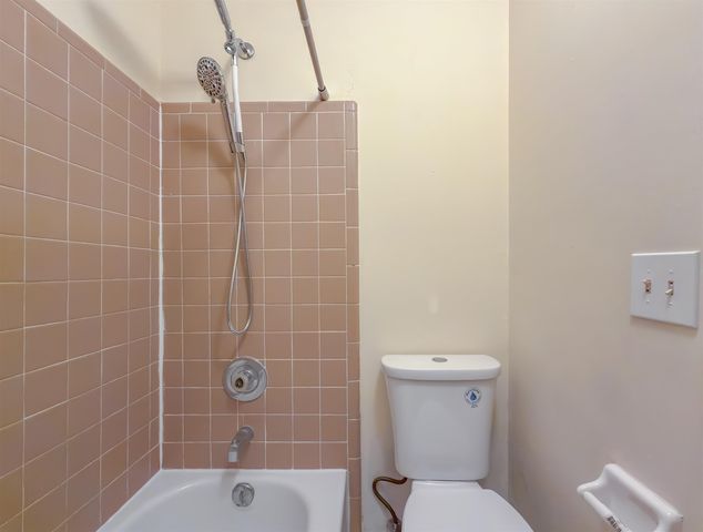 1104 Greentree Ct Apt L, Tallahassee, FL 32304