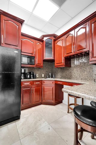 2020 Ponce De Leon Blvd 1007, Coral Gables, FL 33134